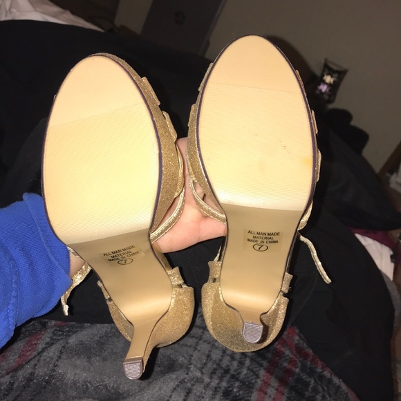 Gold heels - Picture 4 of 7